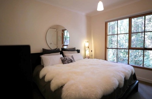 Mount Dandenong Bed & Breakfast | Rainforest weddings, events, retreats, Sleep 20 plus