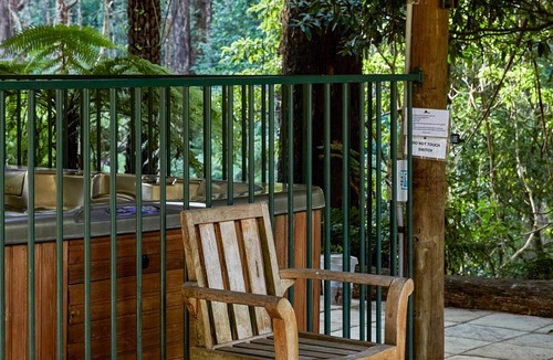 Mount Dandenong Bed & Breakfast | Rainforest weddings, events, retreats, Sleep 20 plus