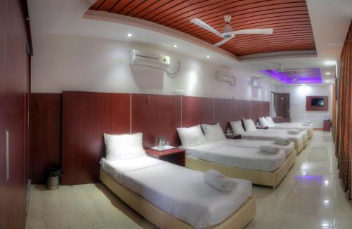 Vijayanagar 1st Stage Hotel | Rajmahal Inn