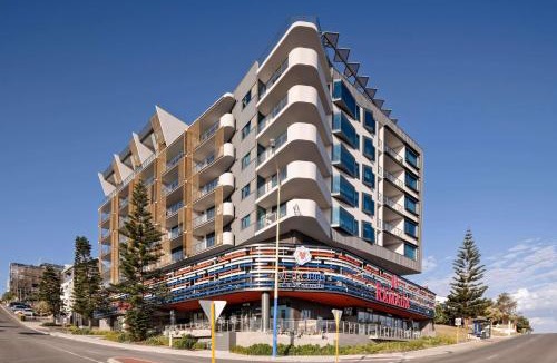 Scarborough Hotel | Ramada by Wyndham VetroBlu Scarborough Beach