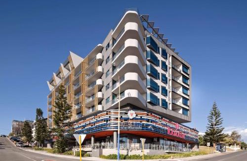 Scarborough Hotel | Ramada by Wyndham VetroBlu Scarborough Beach