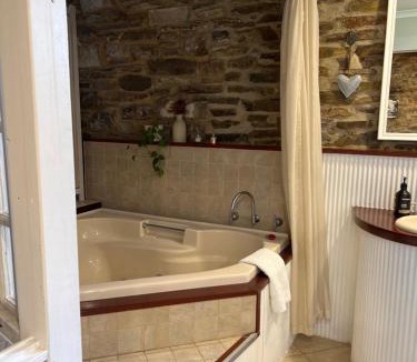 Talunga Bed & Breakfast | Randell's Mill - Adelaide Hills - Romantic Loft Stays