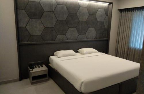 Town Hall Hotel | RATHNA RESIDENCY