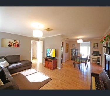 Endeavour Hills House | ravenhill house