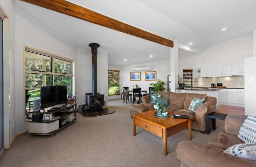 Ravensbourne Ski Chalet | Ravensbourne Escape- Kookaburra Kottage