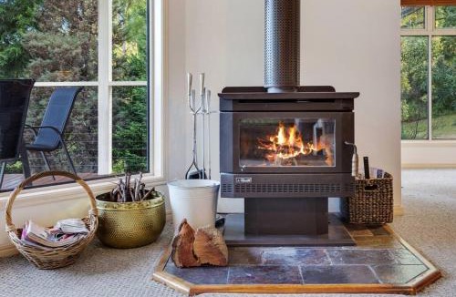 Ravensbourne Ski Chalet | Ravensbourne Escape- Kookaburra Kottage