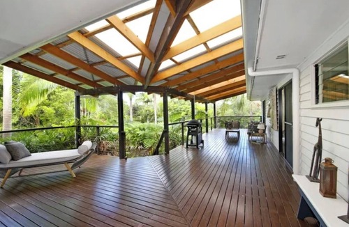 Tinbeerwah House | ‘Raylyn’ Noosa Hinterland Family Stay