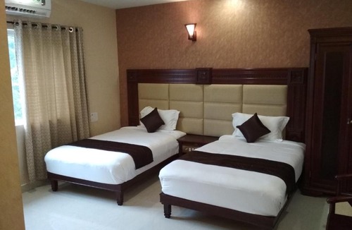 Poondithangal Hotel | RB GRAND RESIDENCY