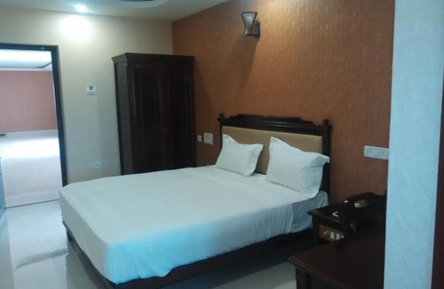 Poondithangal Hotel | RB GRAND RESIDENCY