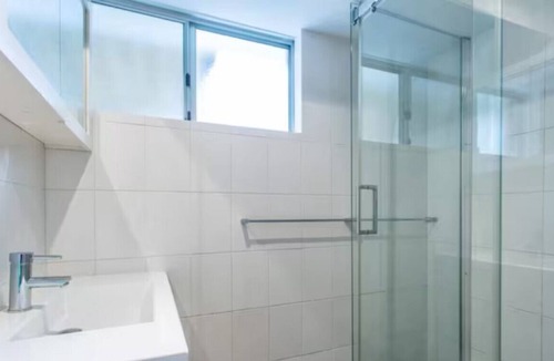Hamilton Hill House | Readers Paradise - 1 bedroom home with fireplace