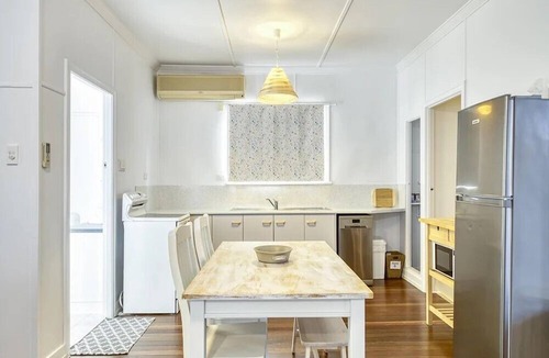 Bargara Cottage | Recently renovated located two blocks from the beach!