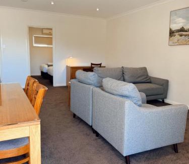 Broken Hill Hotel | Red Earth Motel