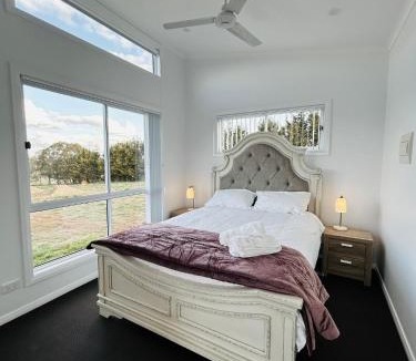 Walcha House | Red Hill Cabin #1 Walcha