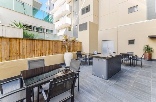 Redcliffe Apartment | Redcliffe Penthouse 4 Bedroom Holiday Apartment Sleeps 8