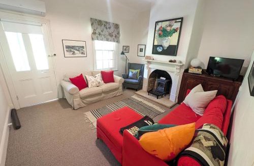 Wandiligong House | Redruth - 2 bedroom cottage situated in wandiligong