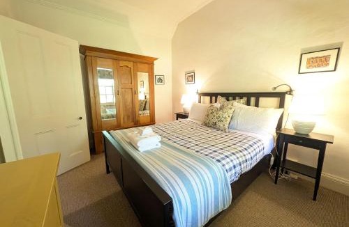 Wandiligong House | Redruth - 2 bedroom cottage situated in wandiligong