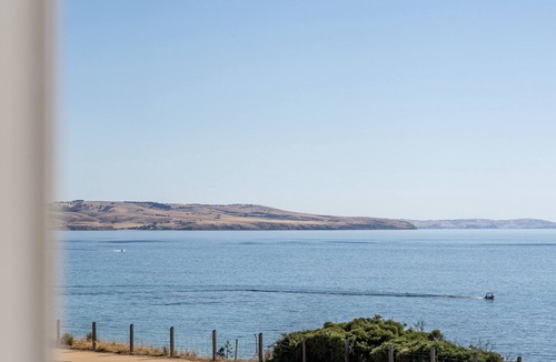 Aldinga Beach House | Reef House - Luxury Beachfront - Near Wineries