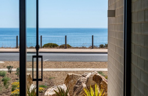 Aldinga Beach House | Reef House - Luxury Beachfront - Near Wineries