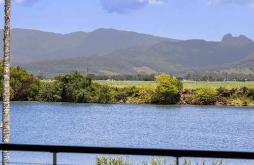 South Murwillumbah House | Reflections on the Tweed - Waterfront Pet Friendly Home with Boat Pontoon! Min. 3N - Linen Provided
