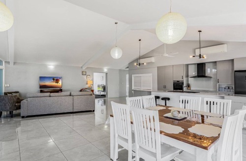 Bongaree House | Reflections on Phoenix