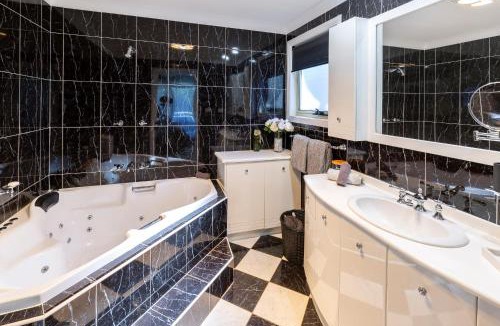 Regentville House | Regentville Waterfront Luxury Residence
