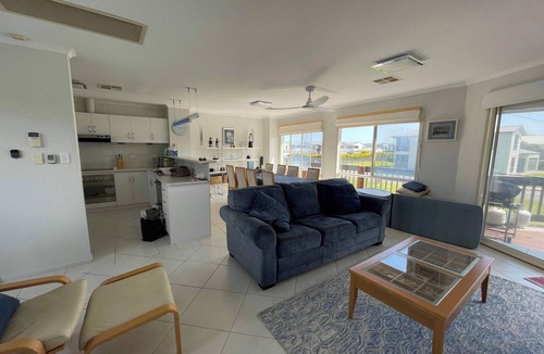 Middleton House | Relax and Unwind with Family and Friends