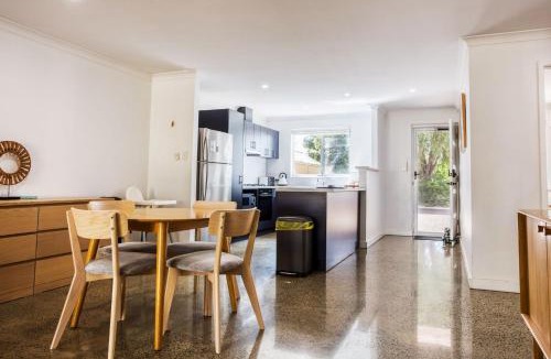 Broadwater House | Relax at 42 Cape View Resort