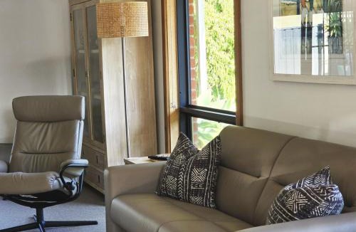 Waterhouse House | Relax on Ryan Robe - 100m to Beach, Cafes and Town