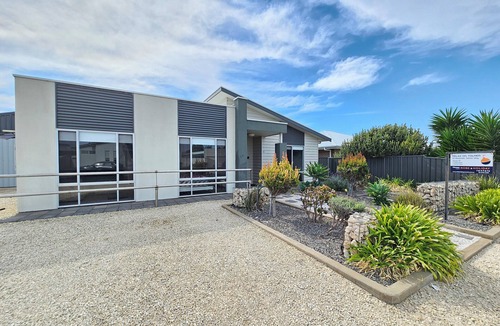 Waterhouse House | Relax on Tolmer - Great for two families