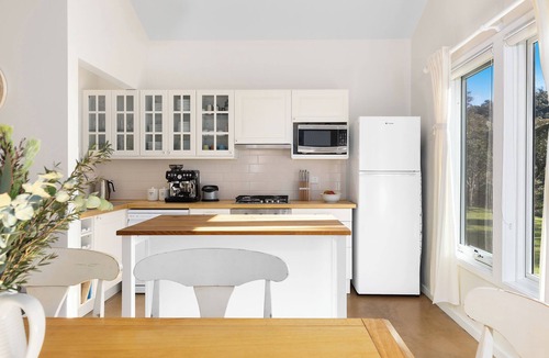 Crackenback Cottage | Relax & reconnect in the Snowy Mountains | Sleeps 6 | Crackenback