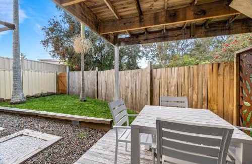Buff Point House | Relaxed 2 Bed Coastal Stay Near the Lake