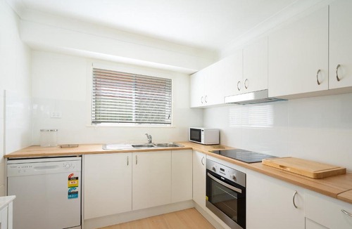 Main Beach Apartment | Relaxed Beachside Experience on the Coast