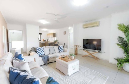 Cairns North Apartment | Relaxed Coastal Charm—A Stylish Resort-style Haven