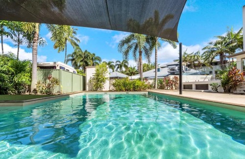 Cairns North Apartment | Relaxed Coastal Charm - A Stylish Resort-style Haven