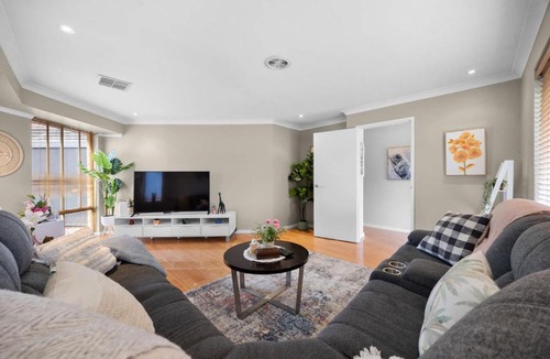 Beldon House | Relaxed Coastal Living with Poolside Bliss - Mullaloo
