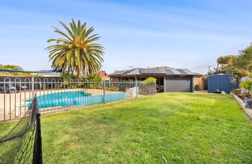 Beldon House | Relaxed Coastal Living with Poolside Bliss - Mullaloo