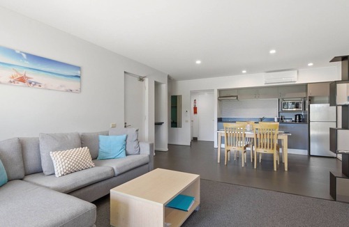 Batehaven Apartment | Relaxing Coastal unit in Batehaven