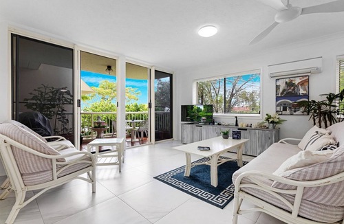 Torquay Apartment | Relaxing Getaway Steps Beach with Pool