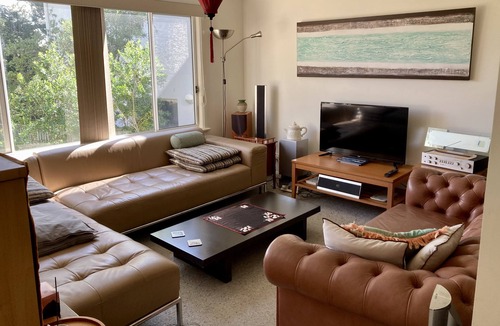 Mollymook Beach House | Relaxing, open plan, fully-equipped Beach House 500m to S Narrawallee beach.