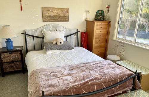 Mollymook Beach House | Relaxing, open plan, fully-equipped Beach House 500m to S Narrawallee beach.