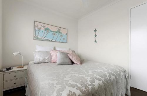 Torquay Apartment | Relaxing Pool Hervey Bay Getaway Steps from Beach