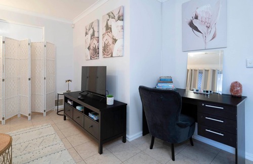 Redcliffe House | Relaxing retreat suitable for families with pool+great loaction