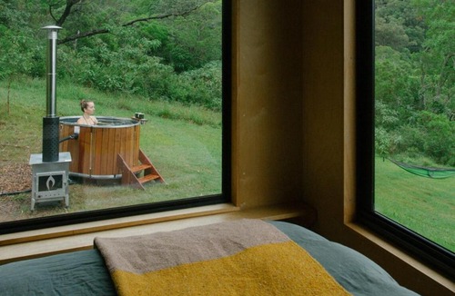 Oberon Council House | Remote Off-Grid Cabin Hidden in Nature - Hot Tub - Tibor