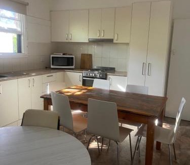 Flora Hill House | Rent Room