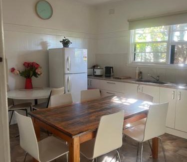 Flora Hill House | Rent Room
