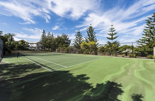 Ledge Point House | Resort-Style Beach Front Accommodation