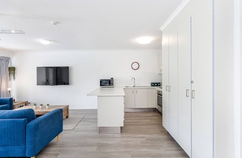 Torquay Apartment | Resort-Style Stay with Balcony & Garage Parking