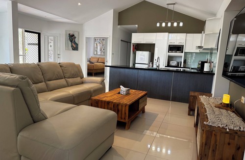Cashmere House | Rest & Relax at The Secret Garden Getaway
