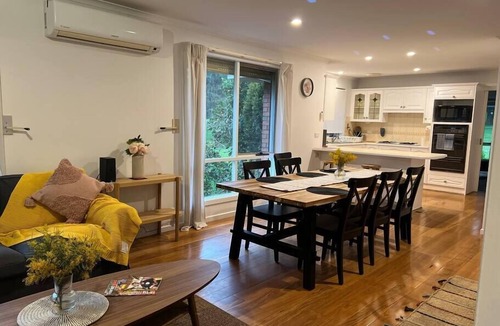 Warburton House | Rest. Relax. Recharge at Golfview Villa