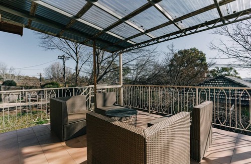 Deakin Apartment | Restful Canberra Retreat in Spacious Terrace Home
